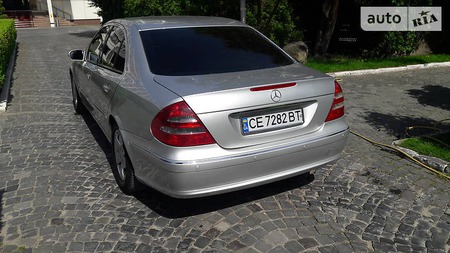 Mercedes-Benz E 240 2003  випуску Чернівці з двигуном 2.6 л газ седан автомат за 8777 долл. 