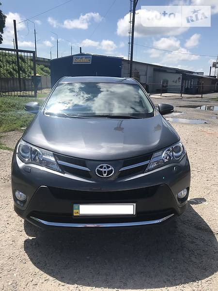 Toyota RAV 4 2013  випуску Полтава з двигуном 2.2 л дизель позашляховик автомат за 21800 долл. 