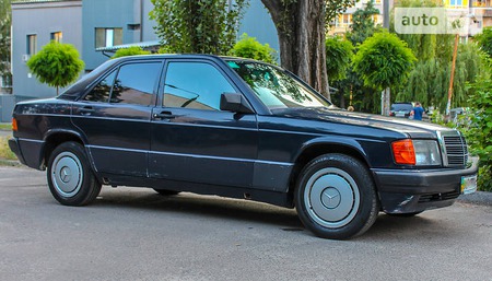 Mercedes-Benz 190 1993  випуску Київ з двигуном 1.8 л бензин седан автомат за 3200 долл. 