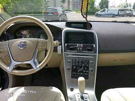 Volvo XC60 2011  випуску Луцьк з двигуном 3.2 л бензин позашляховик автомат за 15650 долл. 