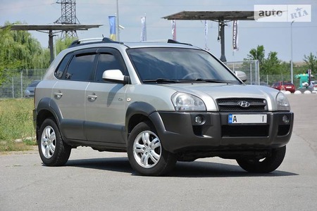 Hyundai Tucson 2008  випуску Дніпро з двигуном 2 л газ позашляховик механіка за 9500 долл. 