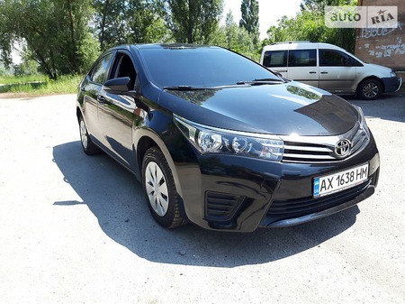 Toyota Corolla 2015  випуску Харків з двигуном 1.3 л газ седан механіка за 12300 долл. 