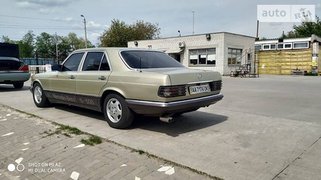 Mercedes-Benz S 500 1983  випуску Київ з двигуном 5 л газ седан автомат за 4200 долл. 