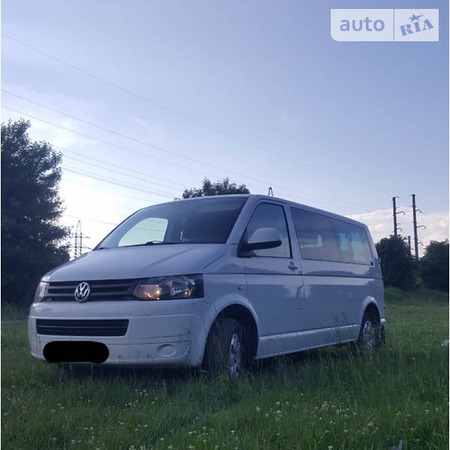 Volkswagen Caravelle 2010  випуску Херсон з двигуном 2 л дизель мінівен механіка за 15650 долл. 