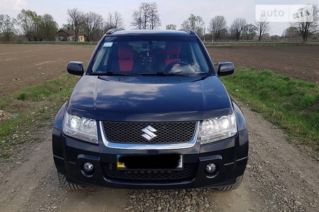 Suzuki Grand Vitara 2005  випуску Івано-Франківськ з двигуном 2 л газ позашляховик автомат за 7999 долл. 
