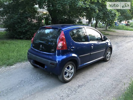 Peugeot 107 2007  випуску Дніпро з двигуном 1 л бензин хэтчбек механіка за 4350 долл. 