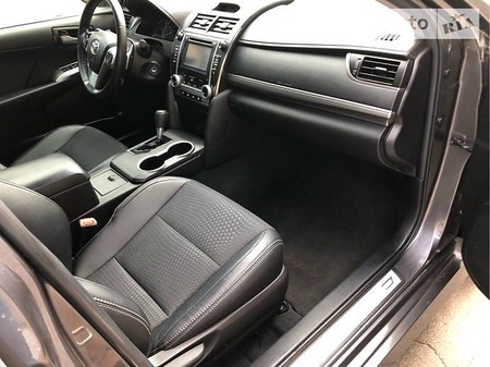 Toyota Camry 2015  випуску Суми з двигуном 2.5 л газ седан автомат за 13999 долл. 