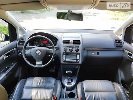Volkswagen Touran 2007  випуску Херсон з двигуном 2 л дизель мінівен автомат за 8000 долл. 