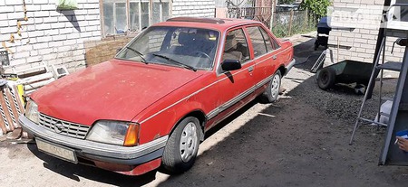 Opel Rekord 1986  випуску Дніпро з двигуном 2 л бензин седан механіка за 800 долл. 