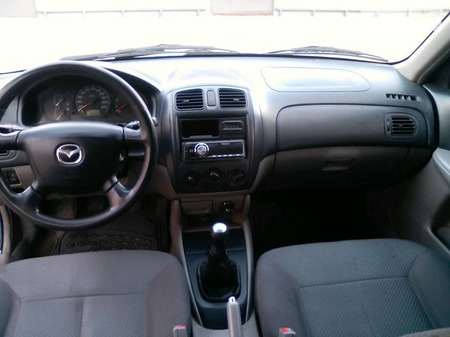 Mazda 323 2001  випуску Дніпро з двигуном 1.6 л газ хэтчбек механіка за 4900 долл. 