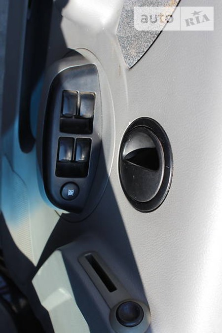 Chevrolet Aveo 2005  випуску Чернігів з двигуном 1.5 л газ хэтчбек механіка за 4100 долл. 
