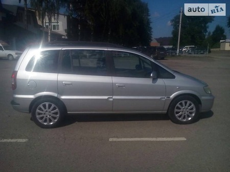 Opel Zafira Tourer 2004  випуску Чернівці з двигуном 2.2 л дизель мінівен механіка за 5300 долл. 