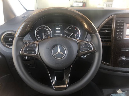 Mercedes-Benz Vito 2015  випуску Житомир з двигуном 2.2 л дизель мінівен автомат за 23700 долл. 