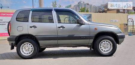 Chevrolet Niva 2009  випуску Одеса з двигуном 1.7 л бензин позашляховик механіка за 3999 долл. 