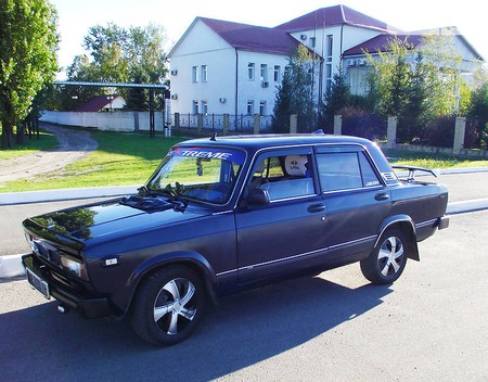 Lada 2105 1985  випуску Дніпро з двигуном 1.3 л бензин седан механіка за 1300 долл. 