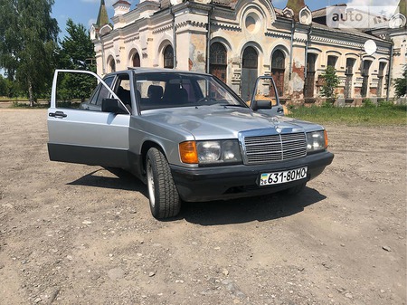 Mercedes-Benz 190 1988  випуску Чернівці з двигуном 2 л бензин седан механіка за 3500 долл. 