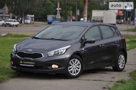 KIA Ceed 2013  випуску Миколаїв з двигуном 1.6 л бензин хэтчбек механіка за 10999 долл. 