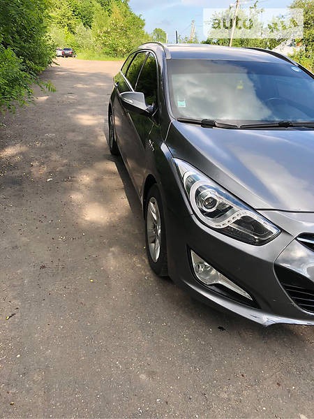 Hyundai i40 2013  випуску Львів з двигуном 1.7 л дизель універсал механіка за 13800 долл. 