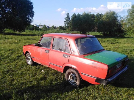 Lada 2105 1996  випуску Житомир з двигуном 1.5 л бензин седан механіка за 570 долл. 