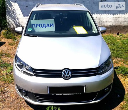 Volkswagen Touran 2014  випуску Дніпро з двигуном 1.6 л дизель мінівен механіка за 15500 долл. 