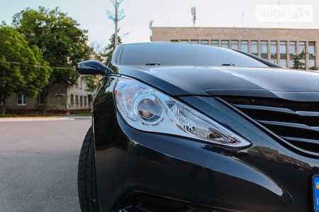Hyundai Sonata 2011  випуску Полтава з двигуном 2.4 л бензин седан автомат за 10700 долл. 