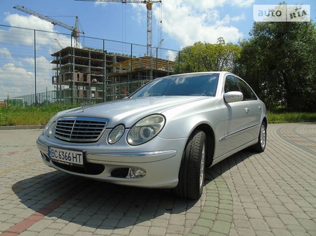 Mercedes-Benz E 220 2004  випуску Львів з двигуном 2.2 л дизель седан автомат за 8399 долл. 