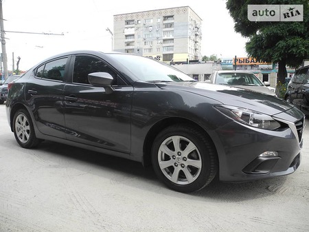 Mazda 3 2015  випуску Кропивницький з двигуном 2 л бензин седан автомат за 13500 долл. 