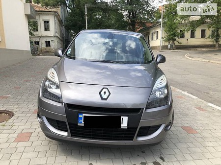 Renault Scenic 2010  випуску Херсон з двигуном 1.5 л дизель універсал автомат за 8399 долл. 