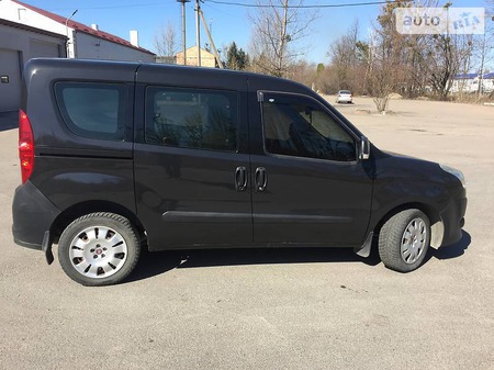 Fiat Doblo 2010  випуску Львів з двигуном 0 л газ мінівен механіка за 8300 долл. 