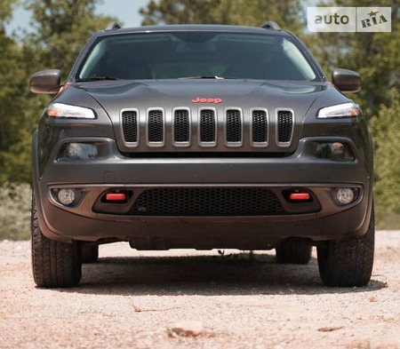 Jeep Cherokee 2015  випуску Дніпро з двигуном 3.2 л бензин позашляховик автомат за 16000 долл. 