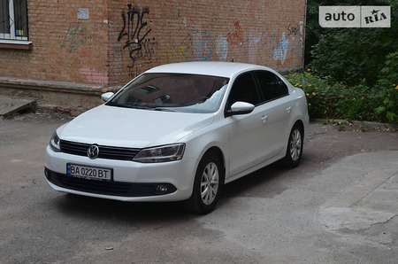 Volkswagen Jetta 2014  випуску Кропивницький з двигуном 2 л дизель седан механіка за 13399 долл. 
