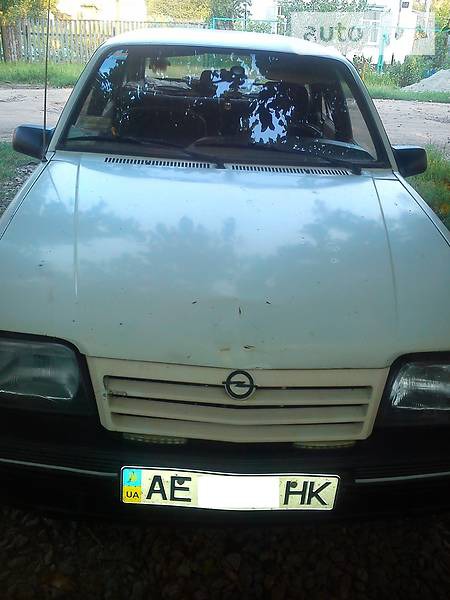 Opel Ascona 1987  випуску Дніпро з двигуном 1.6 л бензин хэтчбек механіка за 33000 грн. 