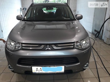 Mitsubishi Outlander 2013  випуску Київ з двигуном 2.4 л газ хэтчбек автомат за 16200 долл. 