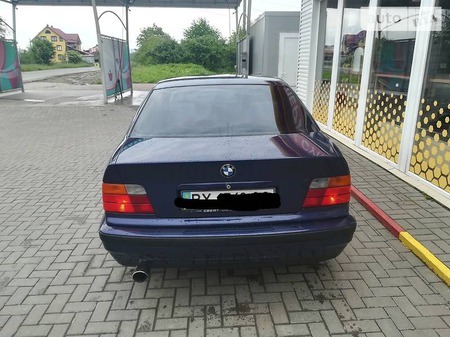 BMW 318 1997  випуску Івано-Франківськ з двигуном 0 л бензин седан механіка за 3900 долл. 