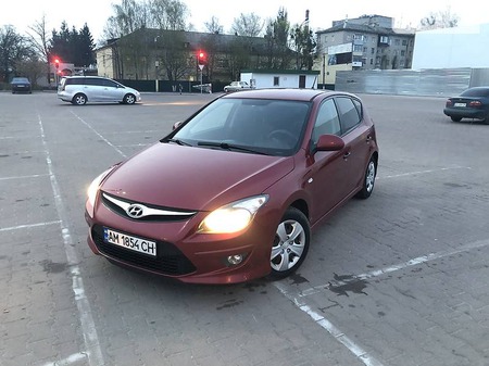 Hyundai i30 2011  випуску Житомир з двигуном 1.6 л дизель хэтчбек механіка за 6950 долл. 