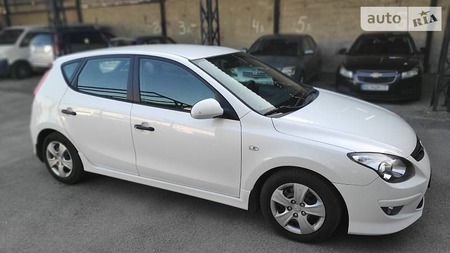 Hyundai i30 2011  випуску Дніпро з двигуном 1.4 л бензин хэтчбек механіка за 7800 долл. 