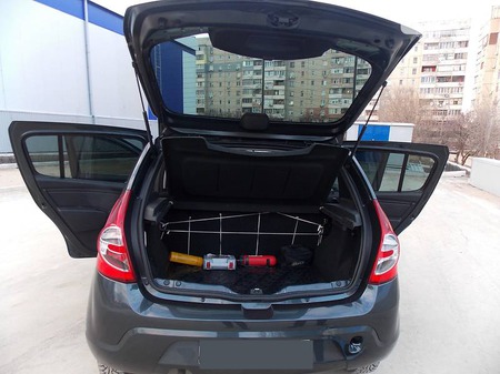 Renault Sandero 2010  випуску Луганськ з двигуном 1.4 л бензин хэтчбек механіка за 4800 долл. 