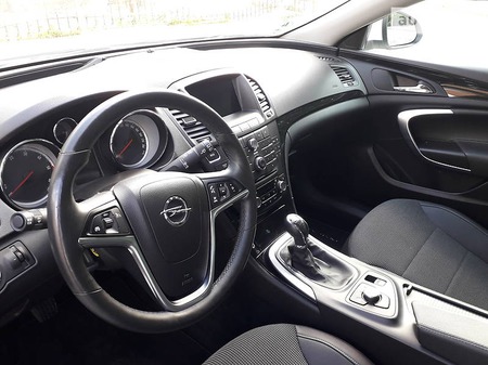 Opel Insignia 2013  випуску Луцьк з двигуном 2 л дизель універсал механіка за 11500 долл. 