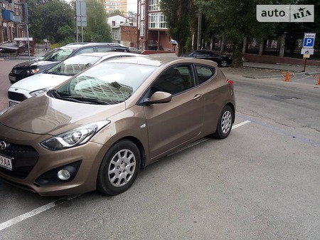 Hyundai i30 2013  випуску Дніпро з двигуном 1.4 л бензин хэтчбек механіка за 10200 долл. 