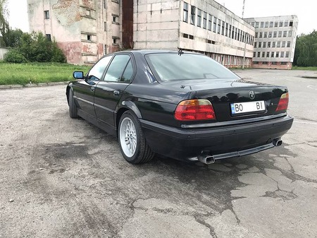 BMW 740 1999  випуску Тернопіль з двигуном 4.4 л газ седан автомат за 7500 долл. 
