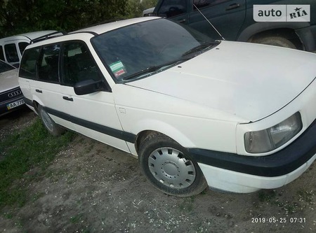 Volkswagen Passat 1989  випуску Вінниця з двигуном 1.8 л бензин універсал механіка за 2450 долл. 
