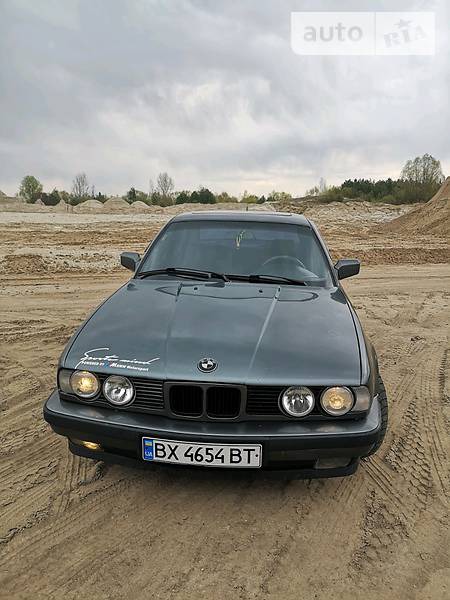 BMW 524 1989  випуску Хмельницький з двигуном 2.4 л дизель седан механіка за 3150 долл. 