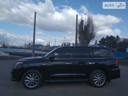 Lexus LX 570 2010  випуску Харків з двигуном 5.7 л бензин позашляховик автомат за 58000 долл. 