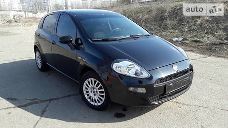 Fiat Punto 2013  випуску Миколаїв з двигуном 1.3 л дизель хэтчбек механіка за 7999 долл. 