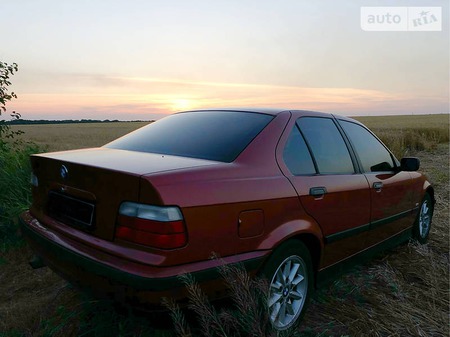 BMW 318 1997  випуску Дніпро з двигуном 1.8 л бензин седан автомат за 1900 долл. 