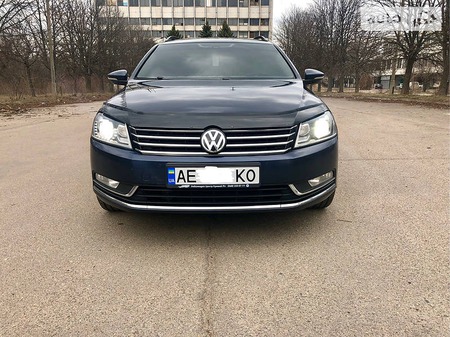 Volkswagen Passat 2011  випуску Дніпро з двигуном 2 л дизель універсал автомат за 12700 долл. 