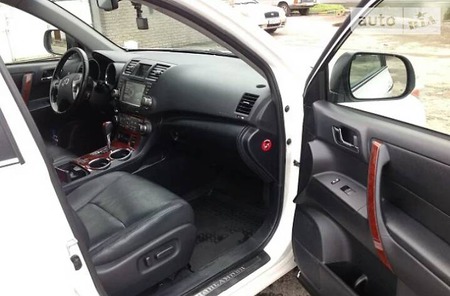 Toyota Highlander 2011  випуску Луганськ з двигуном 0 л  позашляховик автомат за 20000 долл. 