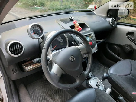 Peugeot 107 2012  випуску Одеса з двигуном 1 л бензин хэтчбек автомат за 8000 долл. 