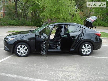 Mazda 3 2015  випуску Львів з двигуном 2 л бензин седан автомат за 10800 долл. 