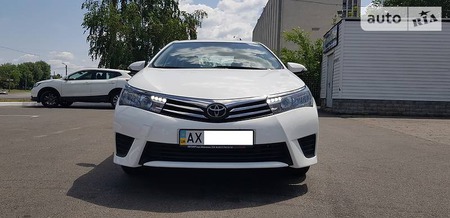 Toyota Corolla 2014  випуску Харків з двигуном 1.6 л бензин седан автомат за 13800 долл. 